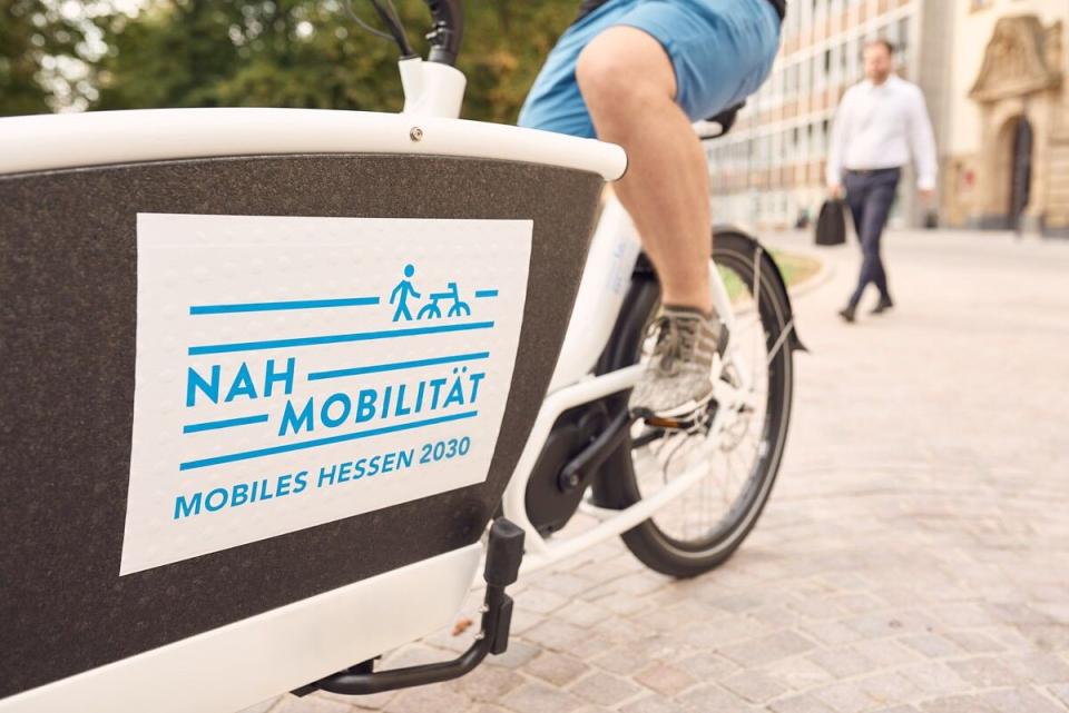 Lastenrad mit Logo "Nahmobilität Mobiles Hessen 2030"